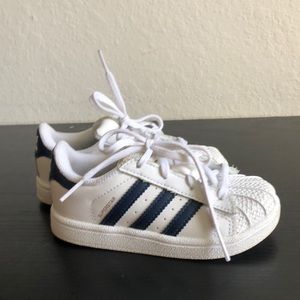 🎊🎊🎉🎉1 hour sale 🎉🎉🎊🎊 Toddler adidas size 8